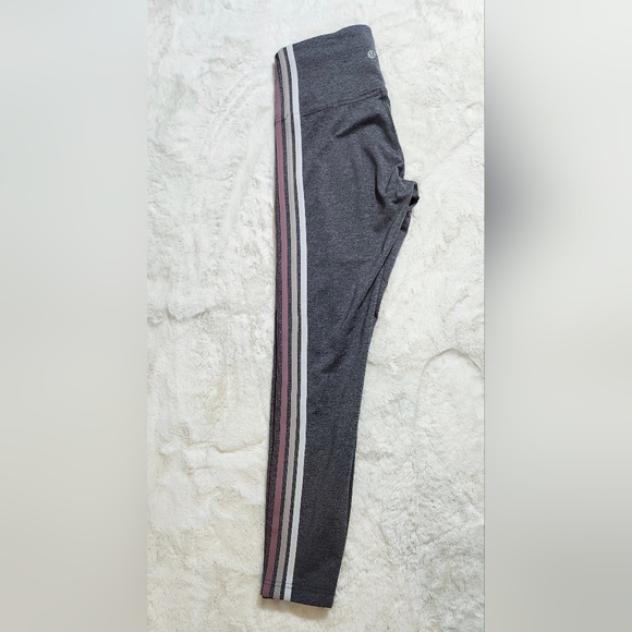 Lululemon Take A Hint 7/8 Tight *25". Size 6. - Picture 10 of 17